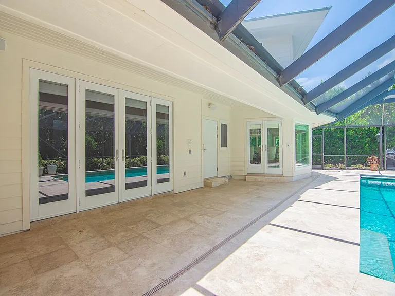 1575 Shorelands Dr E — Photo 28