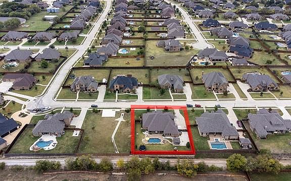 2nd image of 204 Tamiami Trl