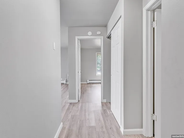 2020 Regency Ct — Photo 5