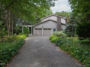 6 Ichabod Ln, Albany, NY 12211