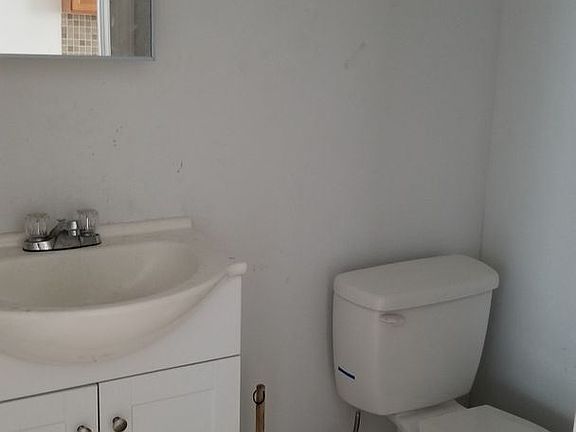 2nd image of 1125 E Stafford St