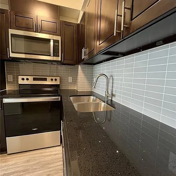 128 King St N #1411 — Photo 4