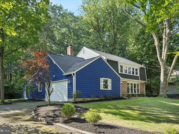 34 E Riding Dr, Cherry Hill, NJ 08003