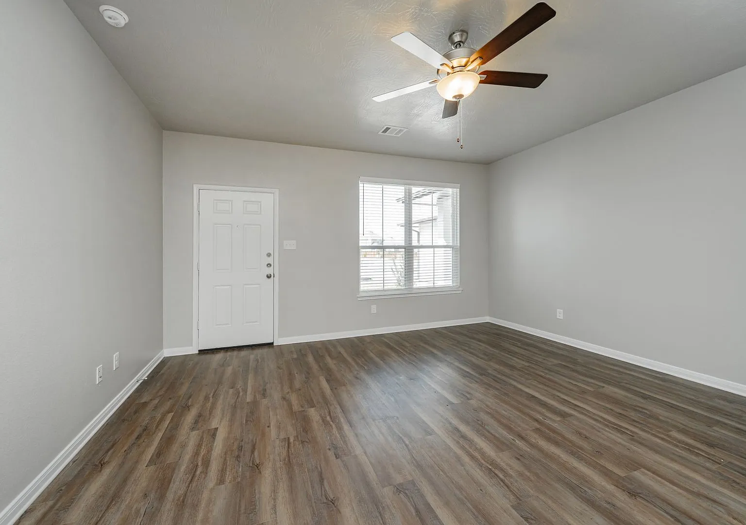 1143 Trellis Pass — Photo 2