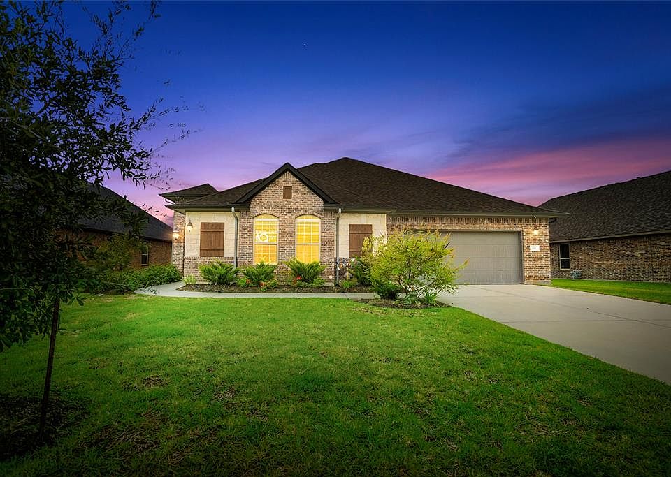 1st image of 161 Waterstone Dr