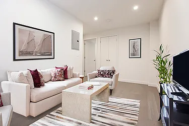 314 West 39th Street, #4E