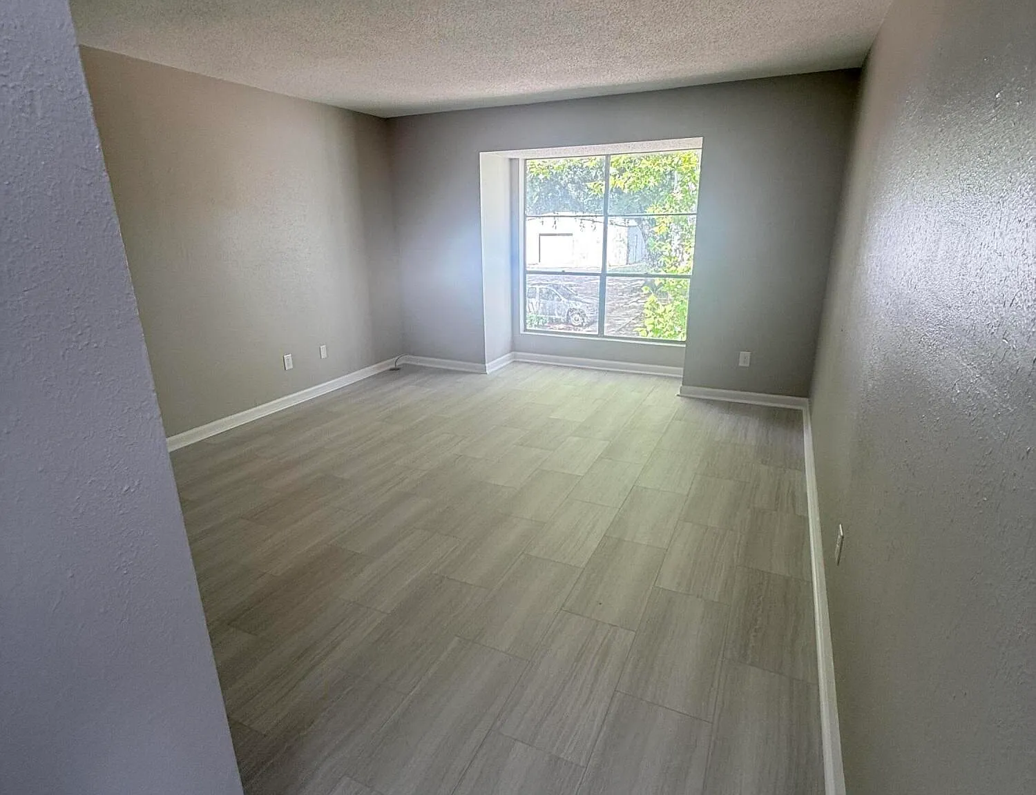 2 bed, 1.0 bath, 761 sqft, $900 — Photo 3