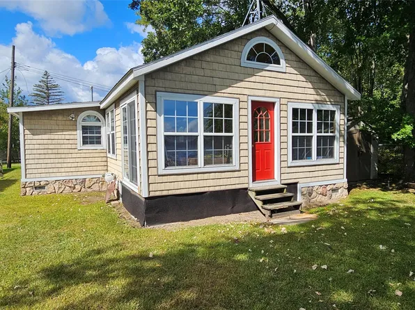 9620 Base Lake Rd, Pinckney, MI 48169