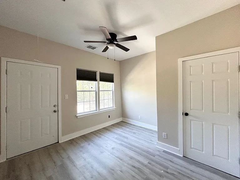 1135 W Ridgewood Ct — Photo 15