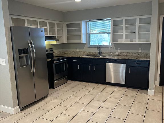 4th image of 311 E Hibiscus Dr