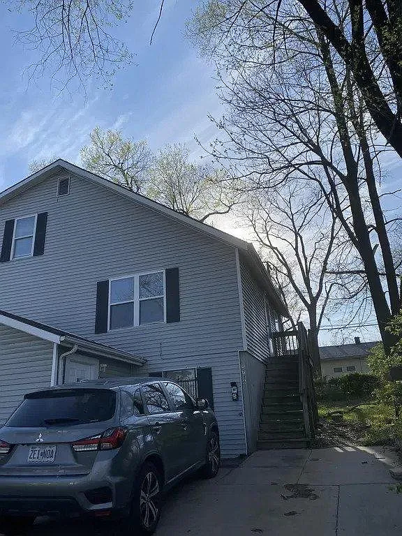 4 bed, 1200 sqft, $1,600 — Photo 2
