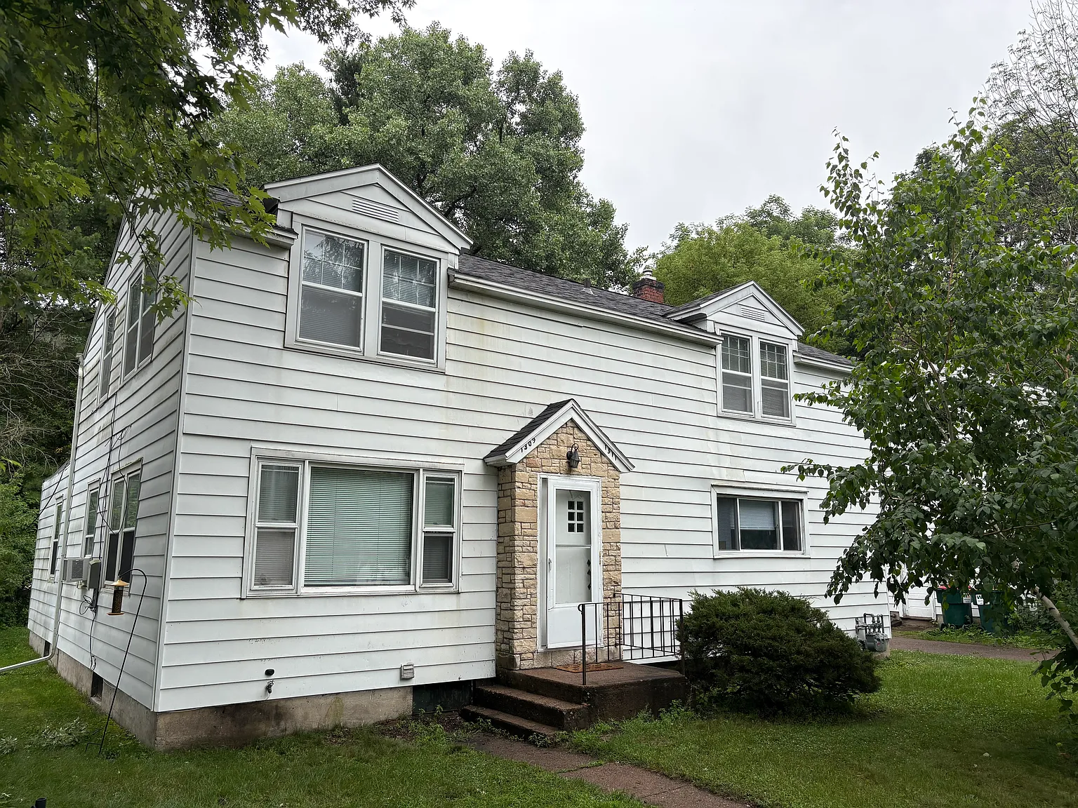 3 bed, $1,320 — Photo 1