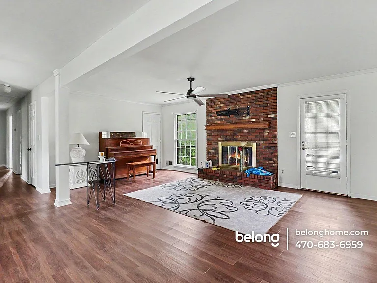 135 Marilyn Dr E — Photo 4