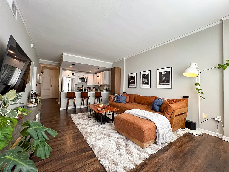 65" Samsung smart TV, luxurious Inside Weather sectional, and many more furnishings. Enjoy the views of downtown!