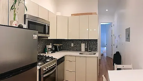 633 Wilson Ave #1D Photo 1
