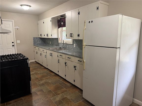 4th image of 909 Riddell St