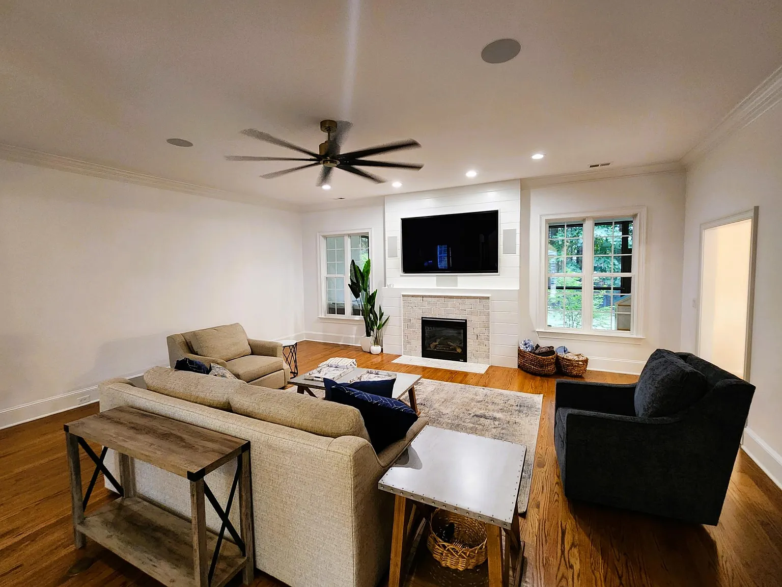 3 bed, 2522 sqft, $6,000 — Photo 3