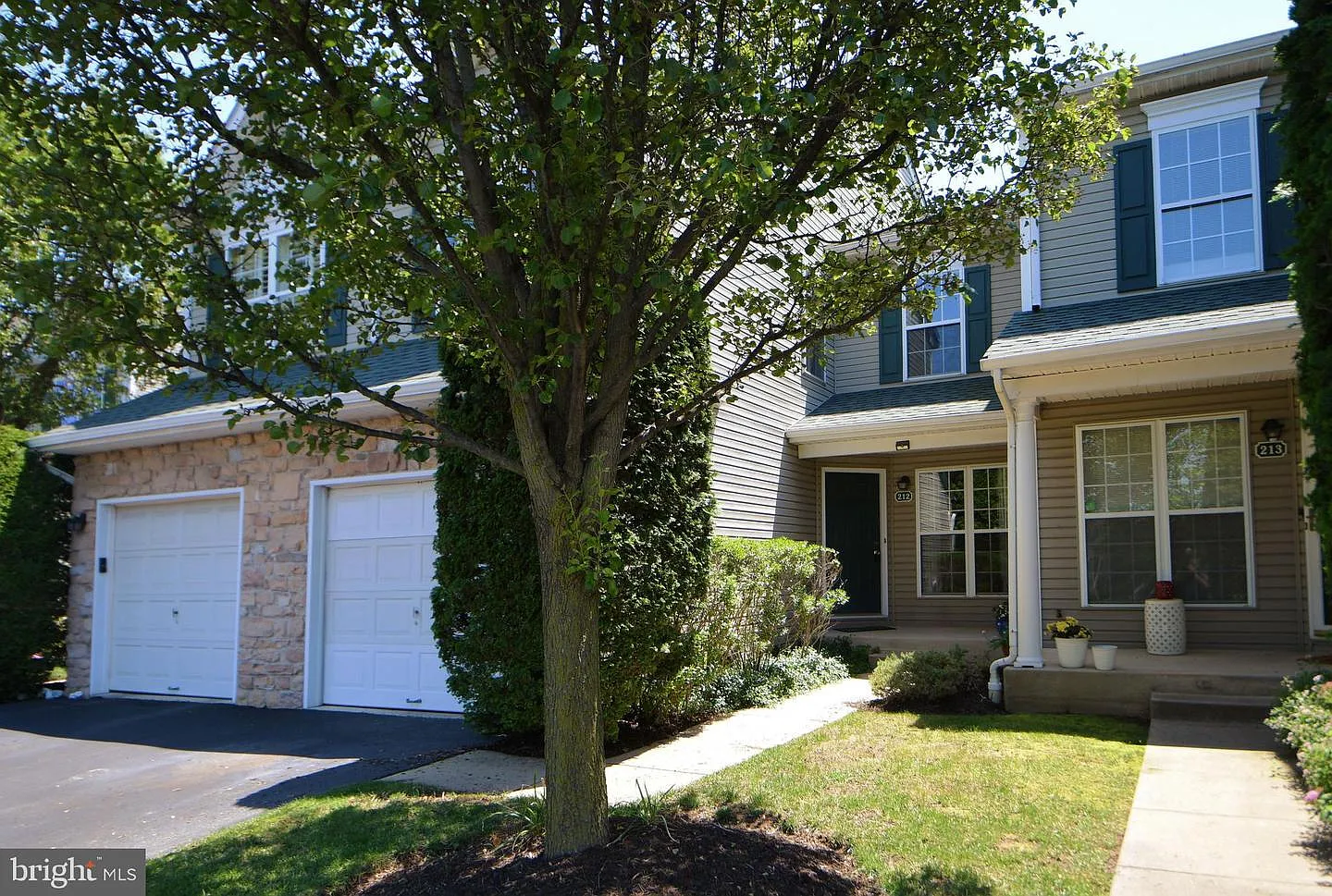 212 Green View Ct photo 1