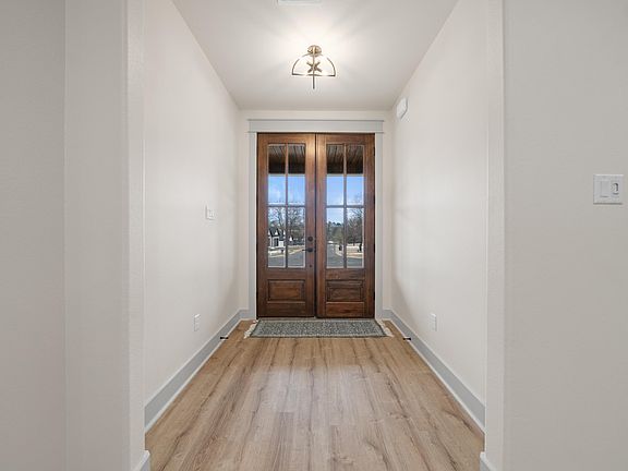 2nd image of 248 Cromwell Ct