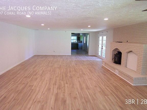 3rd image of 407 Coral Rd