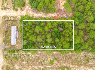 Carnation Ln, Defuniak Springs, FL 32433