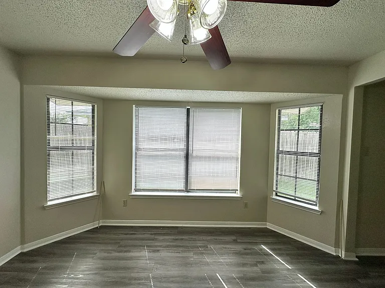 109 S Brook Dr — Photo 15