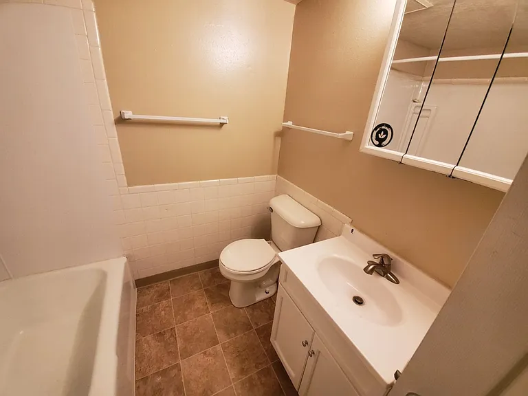 West Glen Apartments — Photo 48