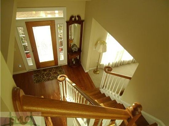 Majestic Entrance Foyer : Beautiful staircase