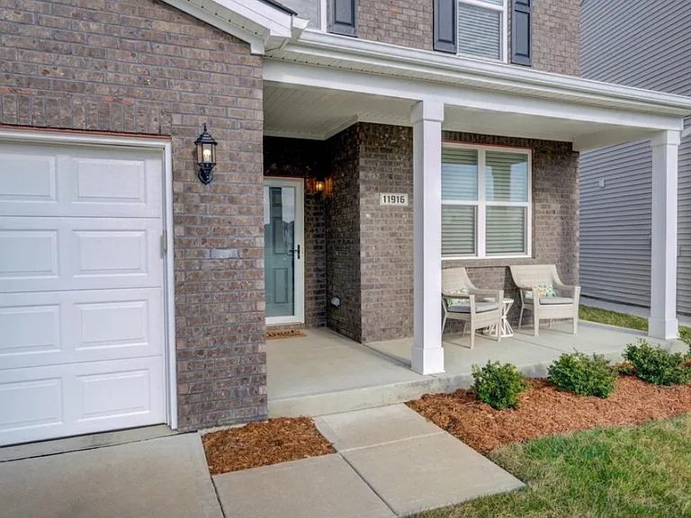 11916 Trottingham Cir — Photo 4