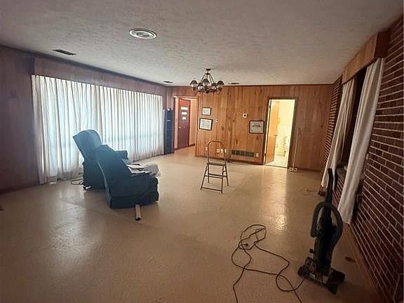 5th image of 2808 Summerville Rd