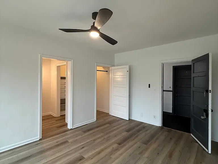 1121 E Chevy Chase Dr #11 — Photo 12