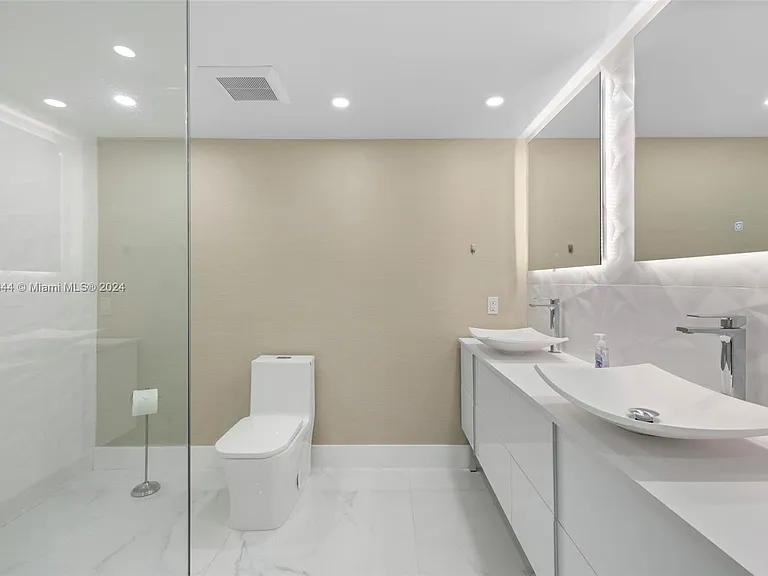5151 Collins Ave #1527 — Photo 41