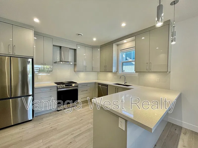 3 bed, 2.5 bath, 1351 sqft, $2,900 — Photo 2