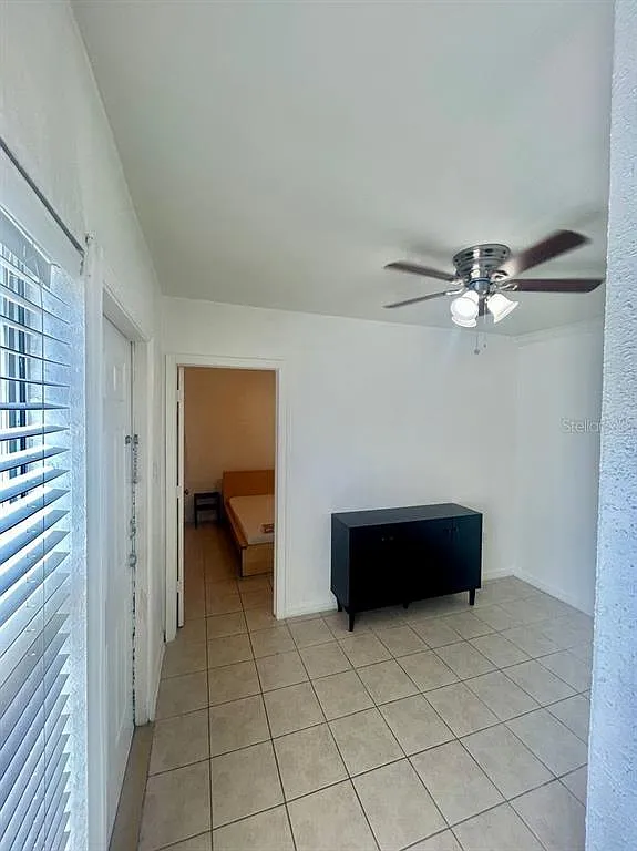 1 bed, 1.0 bath, 377 sqft, $1,000 — Photo 3