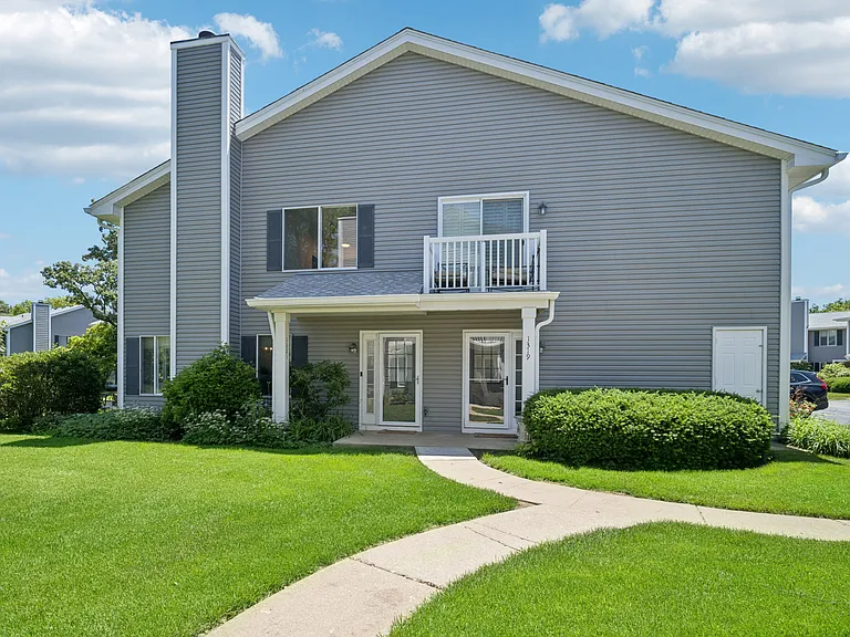 1321 Barclay Ln — Photo 1