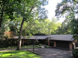 177 Stonegate Rd, Trout Valley, IL 60013