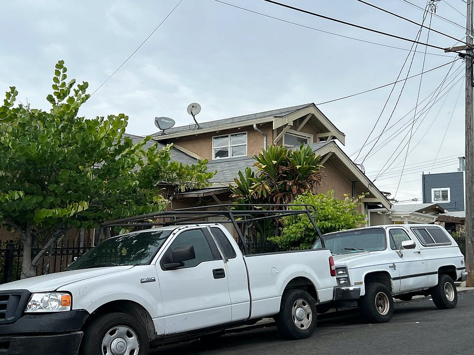 2nd image of 5223 Congress Ave