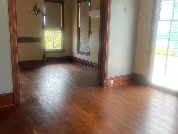 4th image of 807 17th St #2