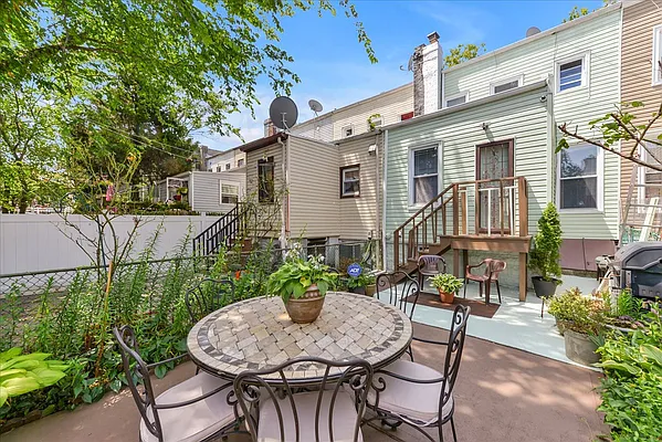 Sold by ERA Top Service Realty, Inc. | media 22