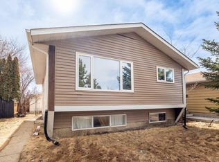 1566 Lakewood Rd W, Edmonton, AB T6K3Y1