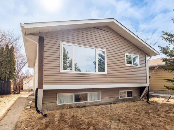 1566 Lakewood Rd W, Edmonton, AB T6K 3Y1
