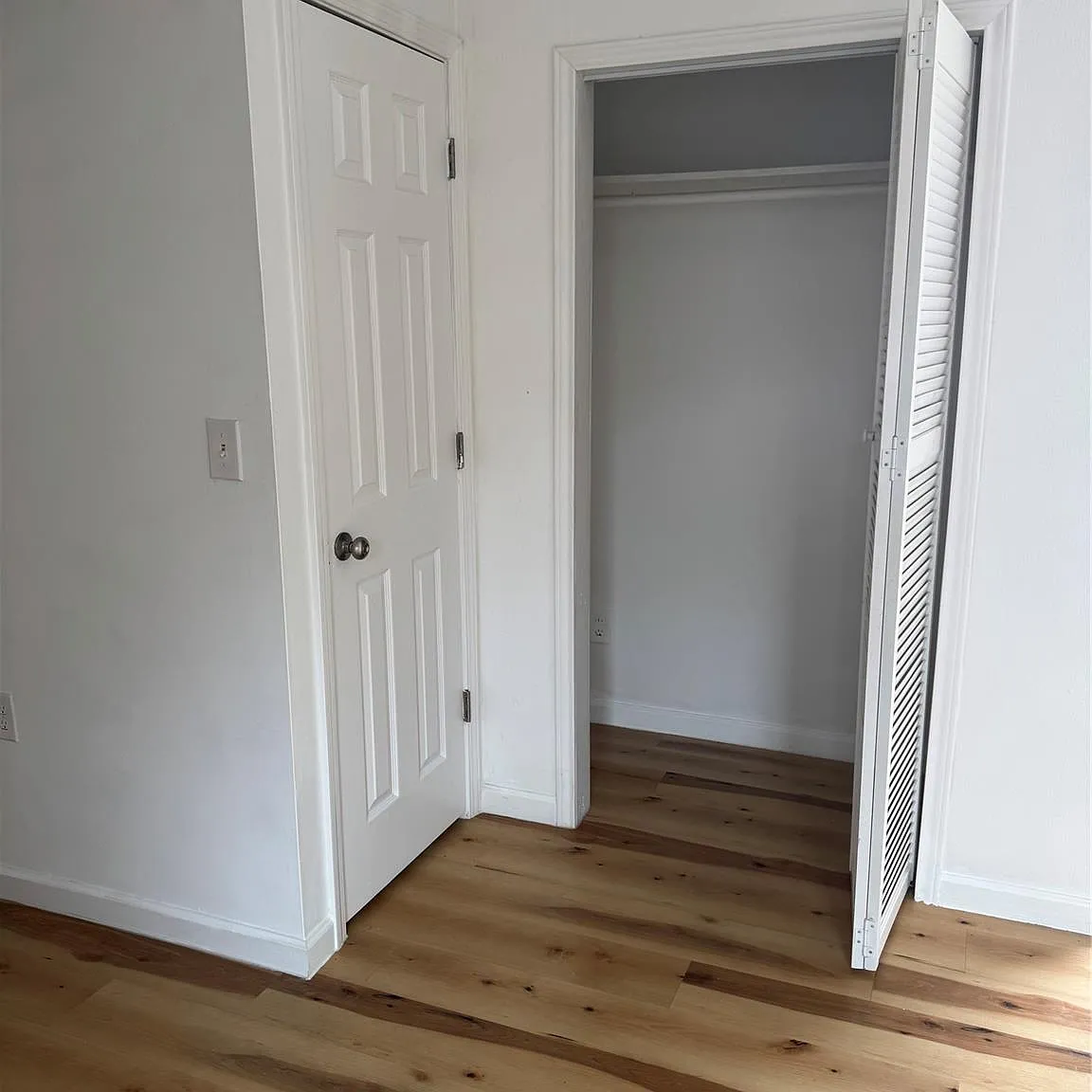 1 bed, 1.0 bath, 2488 sqft, $1,100 — Photo 4