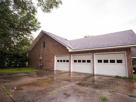 4th image of 8806 Meadow Ln