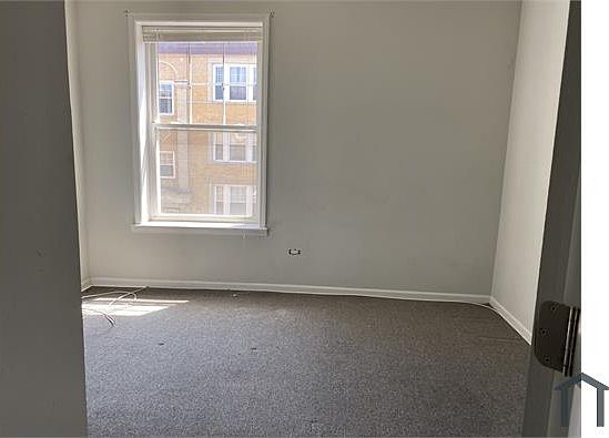 4th image of 4614 S Lake Park Ave APT 2E