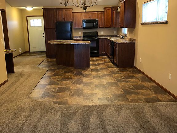 Kitchen/Entry