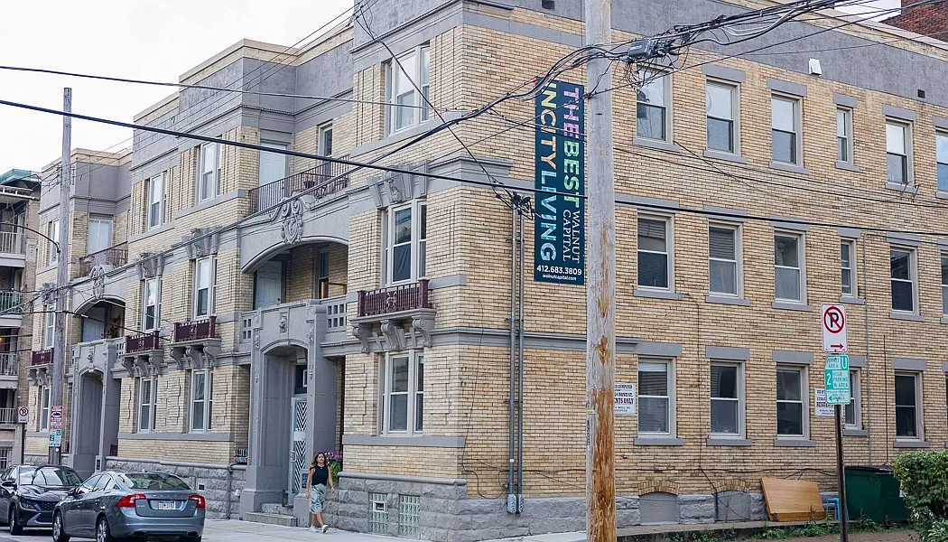 Howe and Maryland Apartments — Photo 2