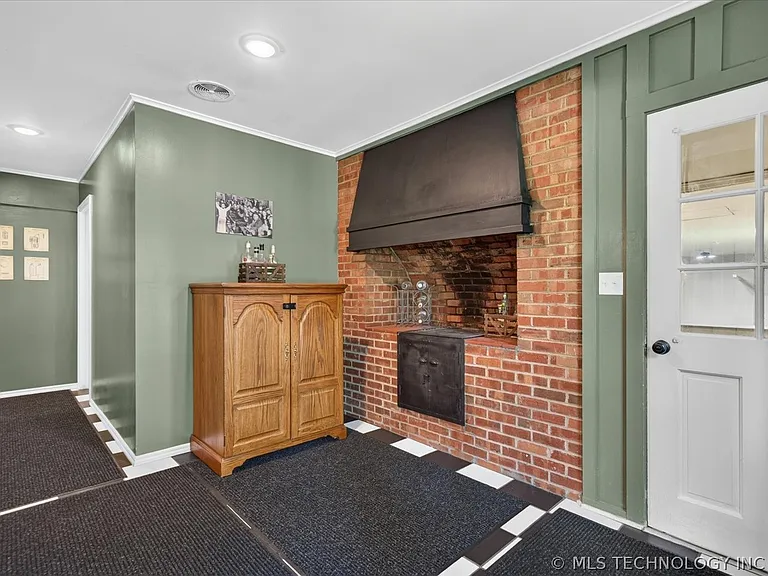 1525 Hillcrest Dr — Photo 12