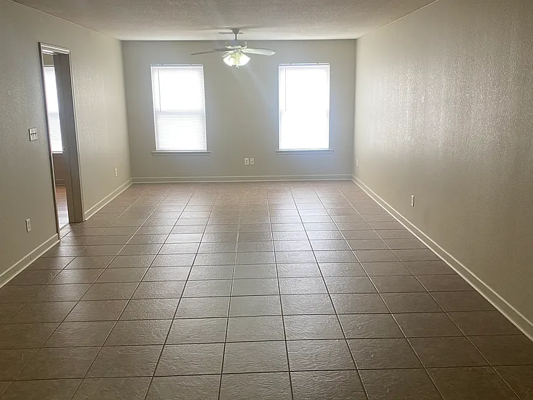144 Bledsoe Cir #A — Photo 3