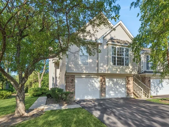 2713 S Embers Ln, Arlington Heights, IL 60005