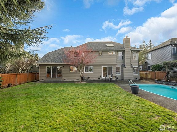 2nd image of 2411 240th Street SE